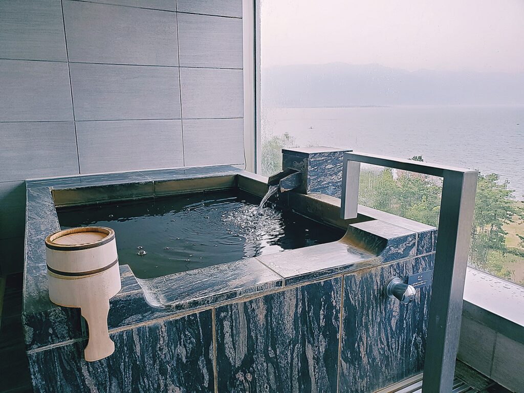 琵琶湖マリオットホテルの温泉ビューバス付きプレミアルームレイク